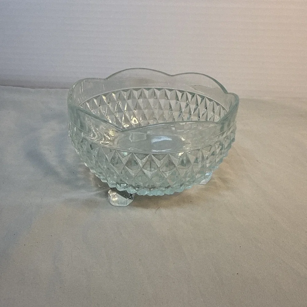Vintage Indiana Glass Diamond Point 3 Toed Serving Bowl 5